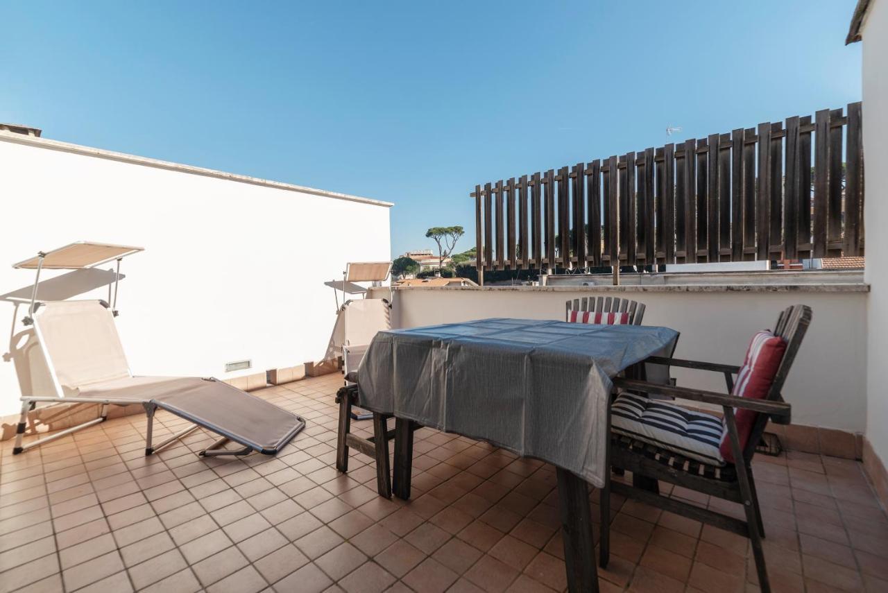 Bright Apt With Views Of San Pietro Rom Exteriör bild