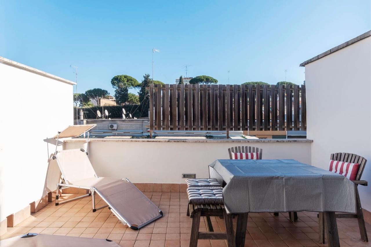 Bright Apt With Views Of San Pietro Rom Exteriör bild